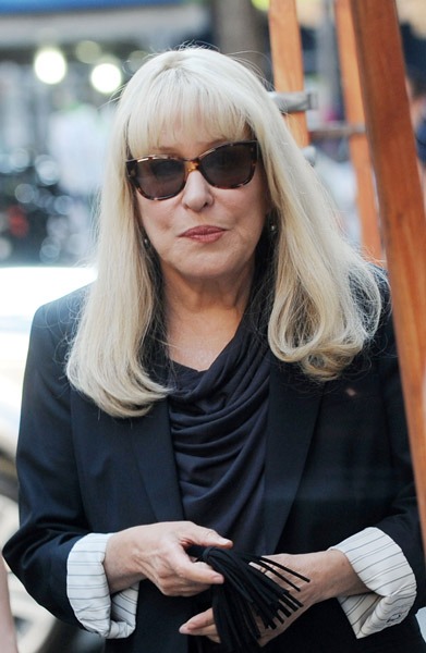 Photos: Bette Midler plays lawyer Linda Kenney-Baden in the filming of the Phil Spector Story on July 5