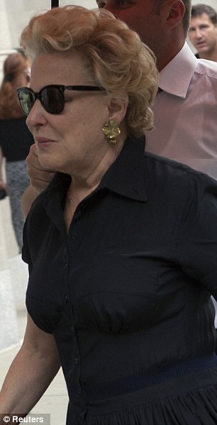 Bette Midler, Other Celebrities, Politicians, Attend The Funeral Of Marvin Hamlisch (Thanks Nicola!)