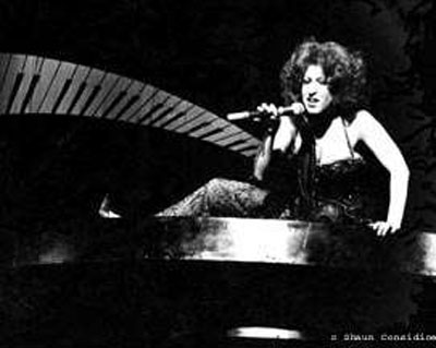 BetteBack 1975: Bette Starts Singing Lessons