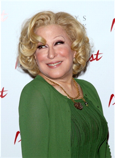 Midler wins raves on Broadway as Hollywood agent Sue Mengers