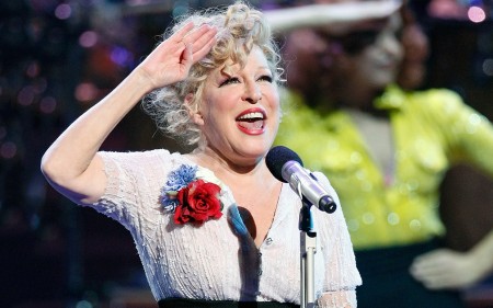 bette-midler-singing