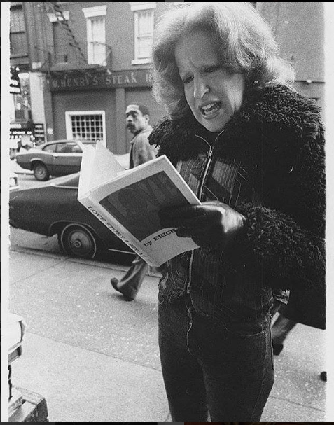 BetteBack January 22, 1974: Bette Browses Bookstore