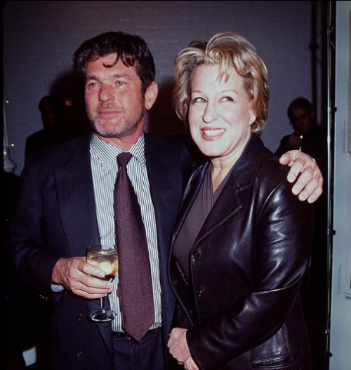 BetteBack January 13, 1998: Bette Midler Attends Rolling Stone Magazine Exhibition