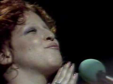 Bette Midler singing Hello In There