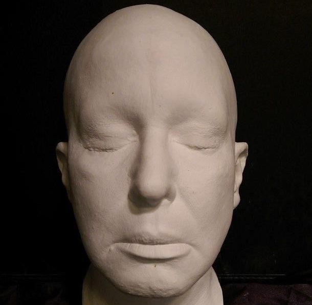 Photo Gallery: Bette Midler's Life Cast - BootLeg Betty