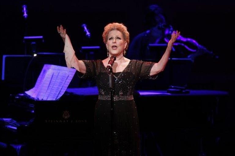 Bette Midler sings Pirate Jenny