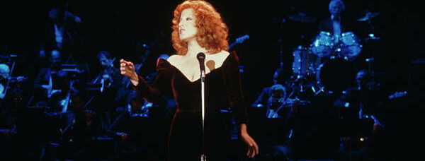 bette-midler-singing-in-beaches-globe-photos