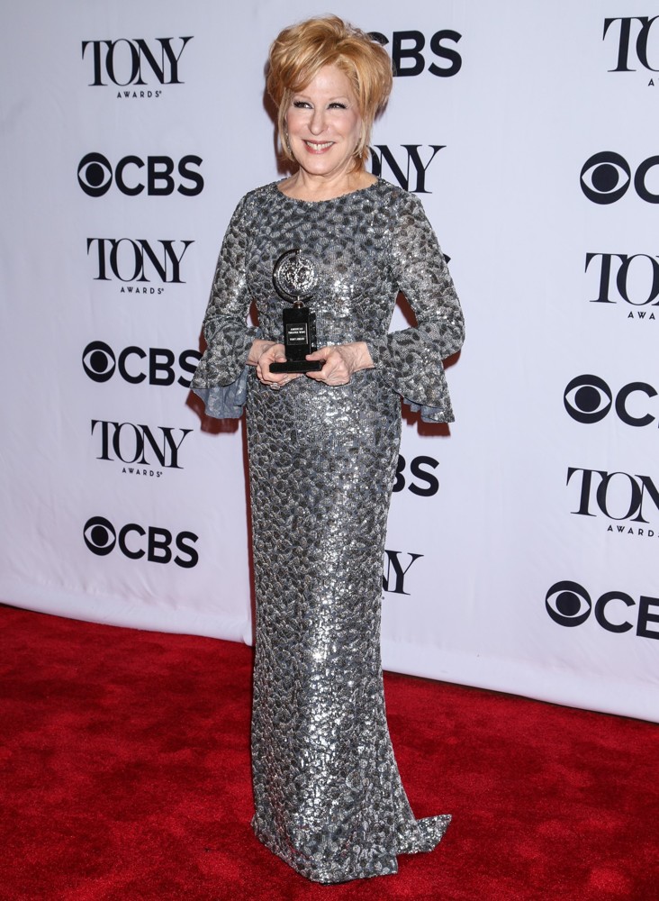 Bette Midler is 77 and still giving us so much entertainment. The Hocus Pocus actress makes a point of staying busy, whether through her work or just her many charitable volunteer activities. And here Bette Midler Gives Tips On Her 30lb Weight Loss